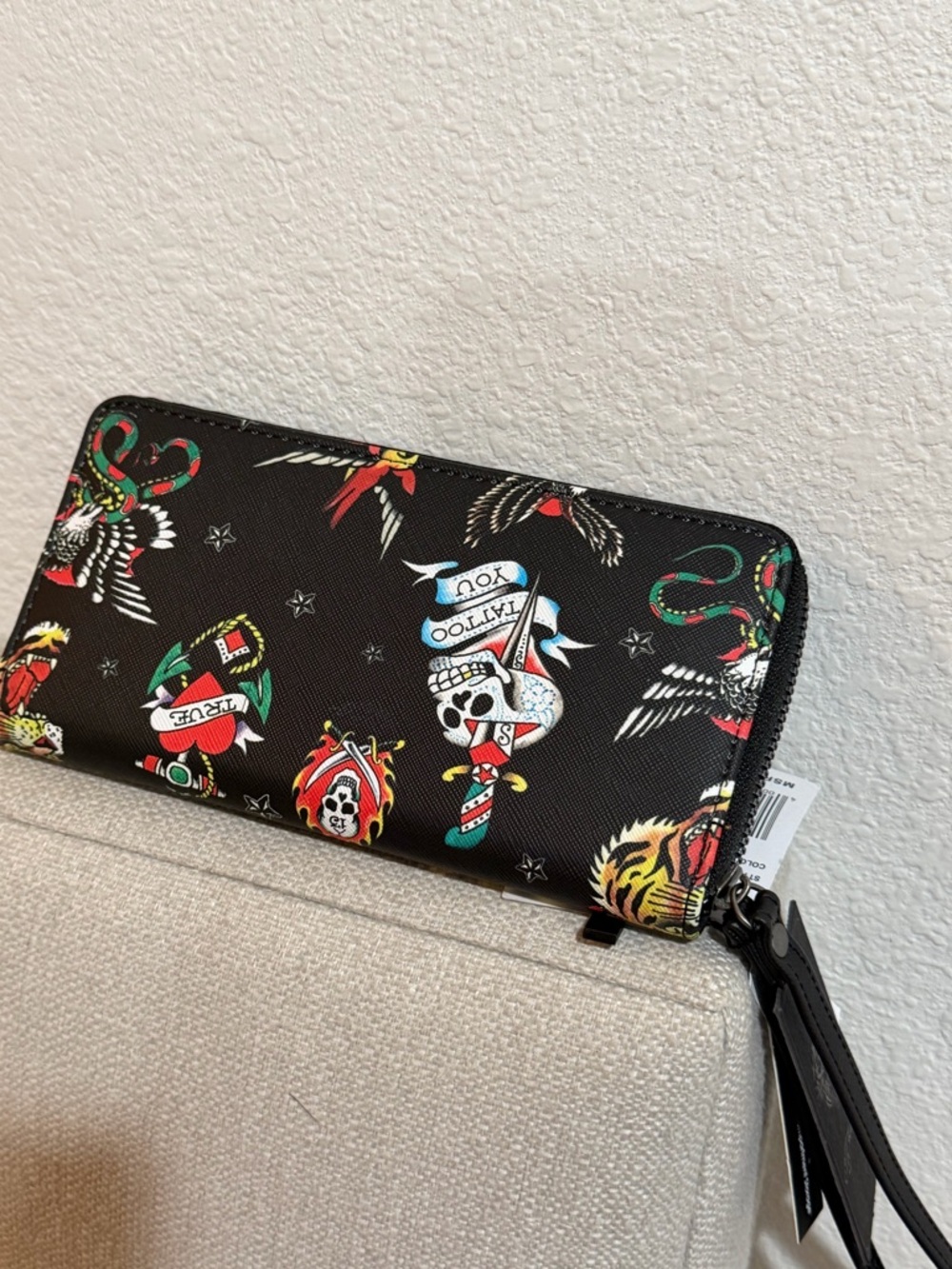 ED HARDY Black Skull Tattoo Zip Wallet Wrislet NWT - Picture 4 of 5